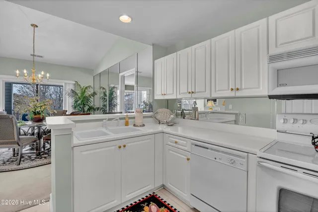 $1,600 | 4130 Breezewood Drive, Unit 201, Wilmington, NC 28412