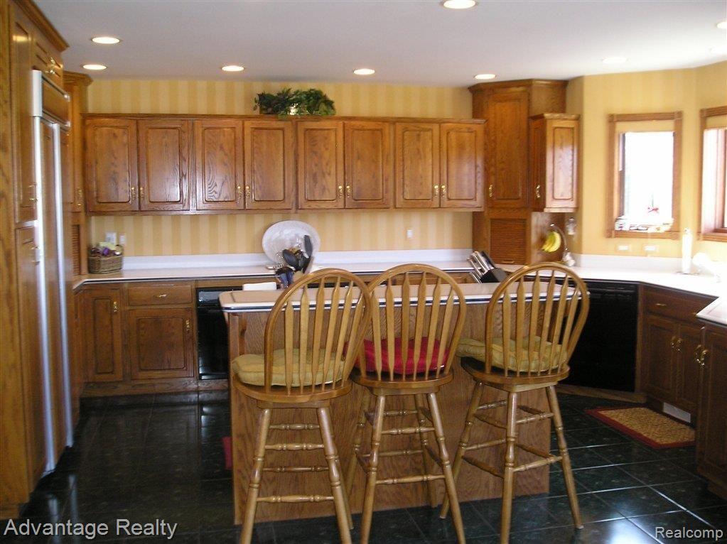 51609 Baker Road New Baltimore, MI 48047 - Photo 10 of 21 kitchen.jpg
