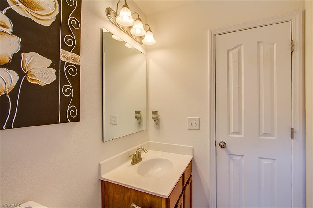 891 Hedgepath Terrace High Point, NC 27265 - Photo 27 of 30 Gallery Image 27