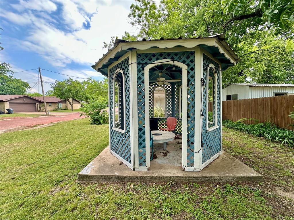 121 North Homer Street Ranger, TX 76470 - Photo 15 of 37