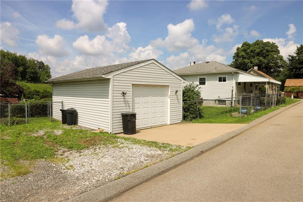 1005 3rd Street Clairton, PA 15025 - Photo 3 of 34