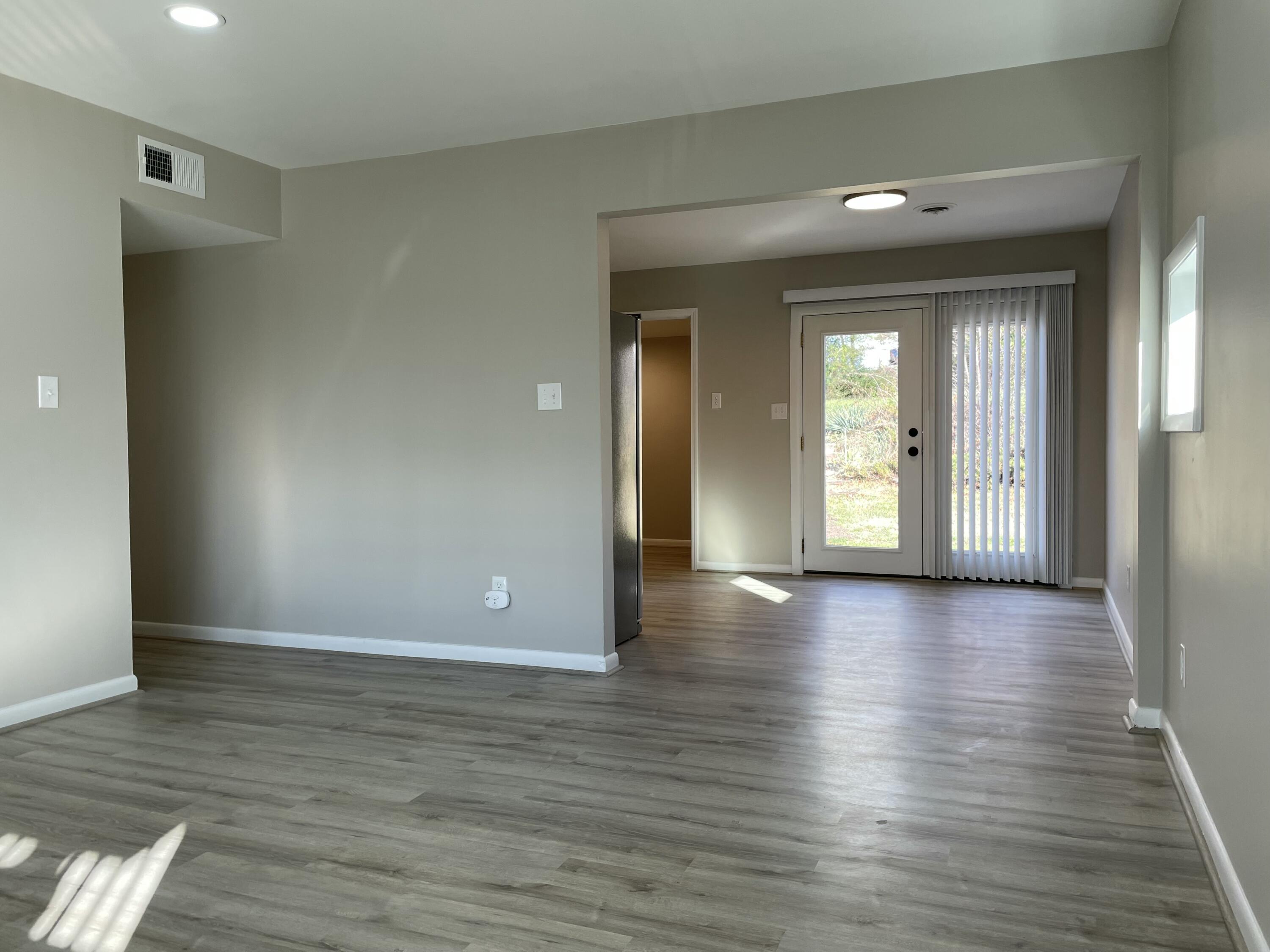 4701 Desi Road Northwest Roanoke, VA 24017 - Photo 3 of 30 tempImageTVfuDb