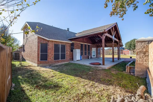 a view of a house with backyard and porch