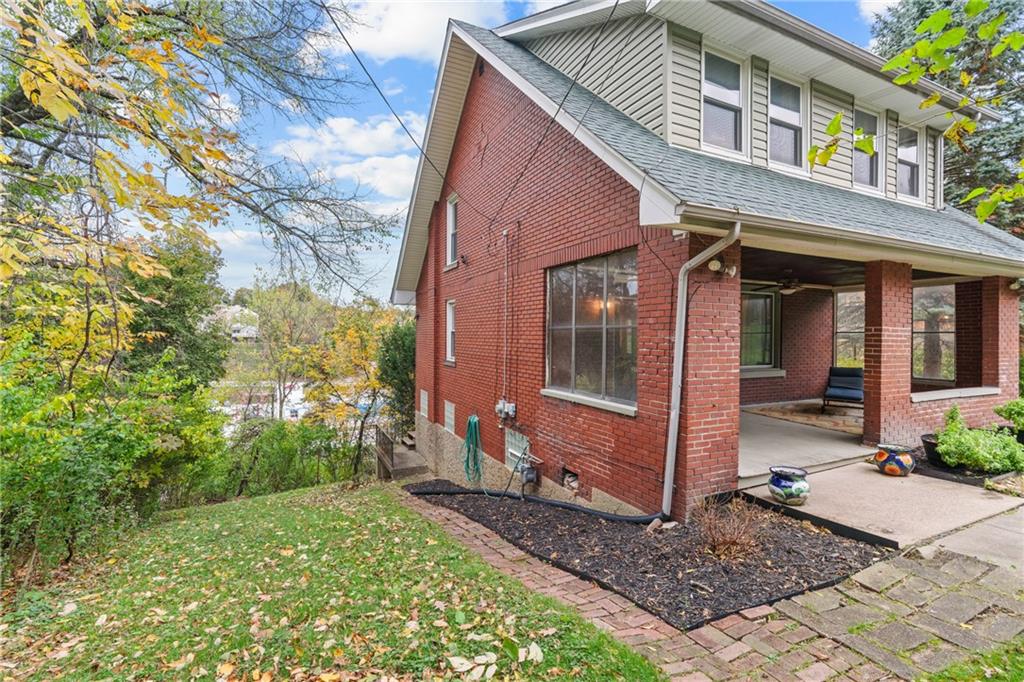 27 North Park Road Pittsburgh, PA 15229 - Photo 3 of 33 a front view of a house with garden