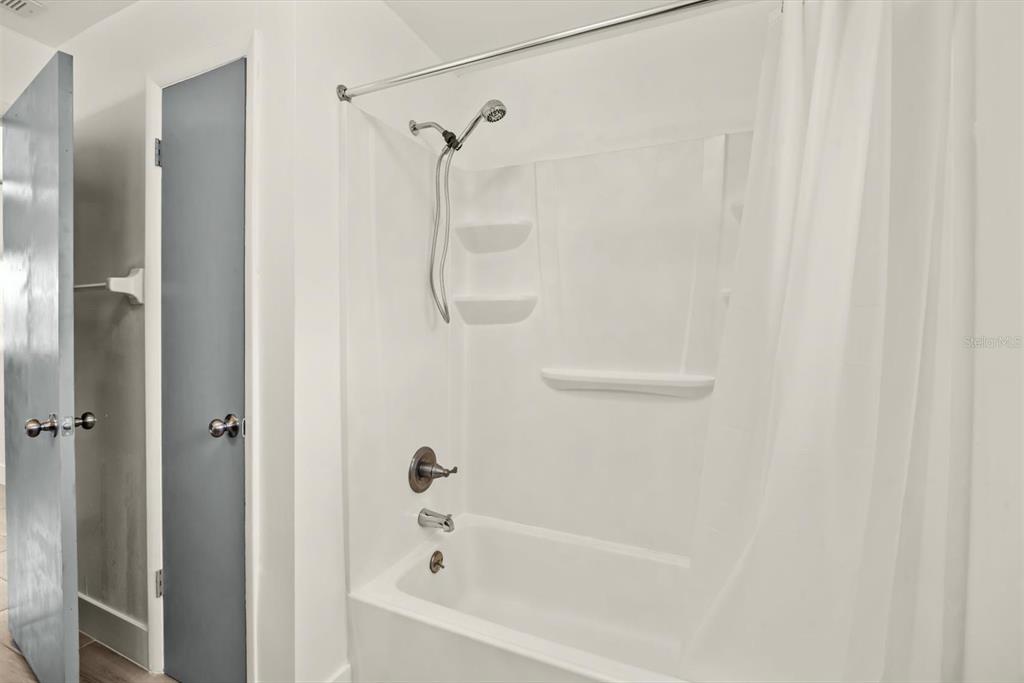 31300 Highway 441 Okeechobee, FL 34972 - Photo 18 of 33 a bathroom with a bathtub and shower