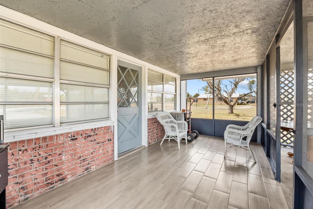 31300 Highway 441 Okeechobee, FL 34972 - Photo 29 of 33 a living room with furniture and a large window