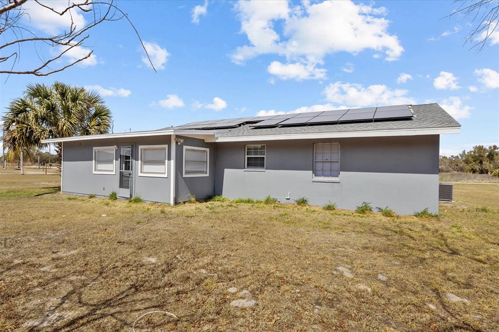 31300 Highway 441 Okeechobee, FL 34972 - Photo 31 of 33 a backyard of a house