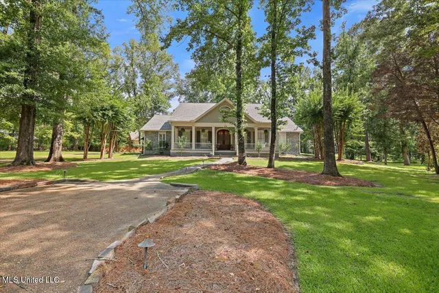 $469,900 | 2 White Oak Place, Clinton, MS 39056
