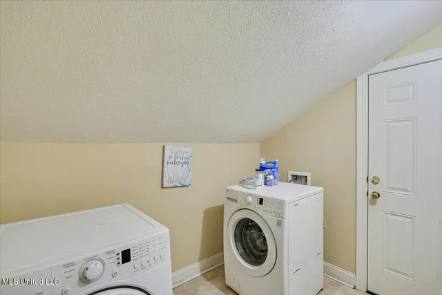 $469,900 | 2 White Oak Place, Clinton, MS 39056