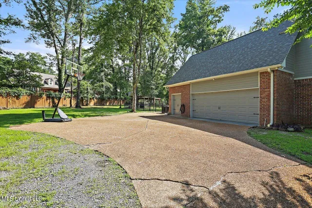 $469,900 | 2 White Oak Place, Clinton, MS 39056