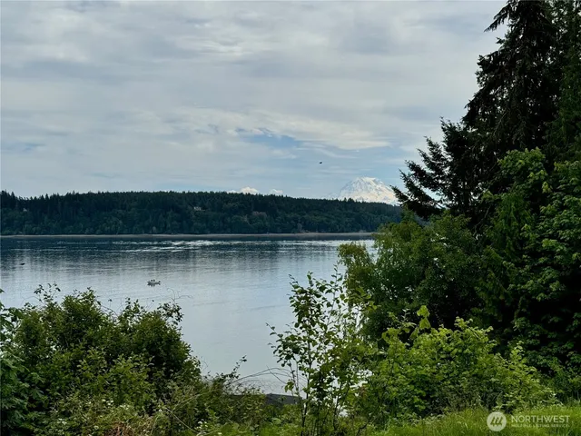 a view of a tennis court