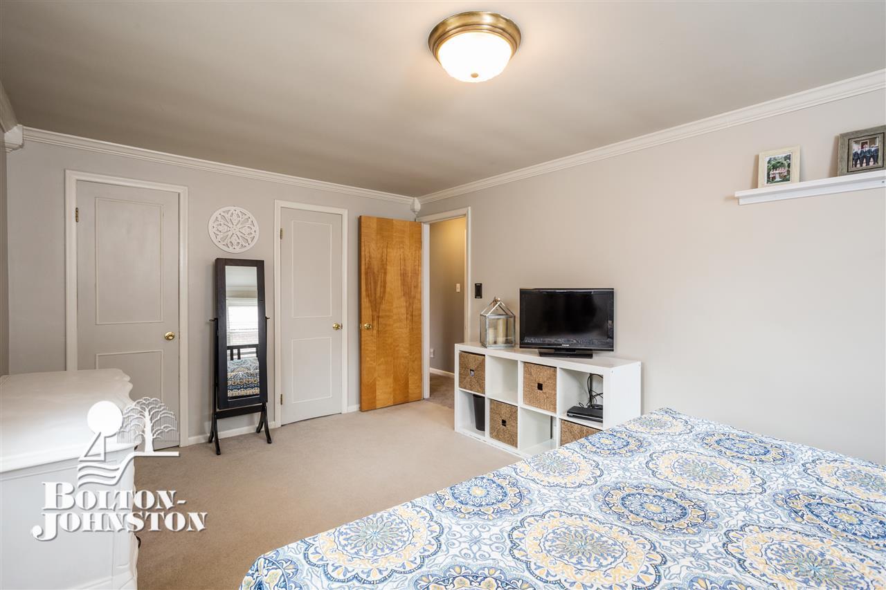 1718 Newcastle Road Grosse Pointe Woods, MI 48236 - Photo 18 of 39