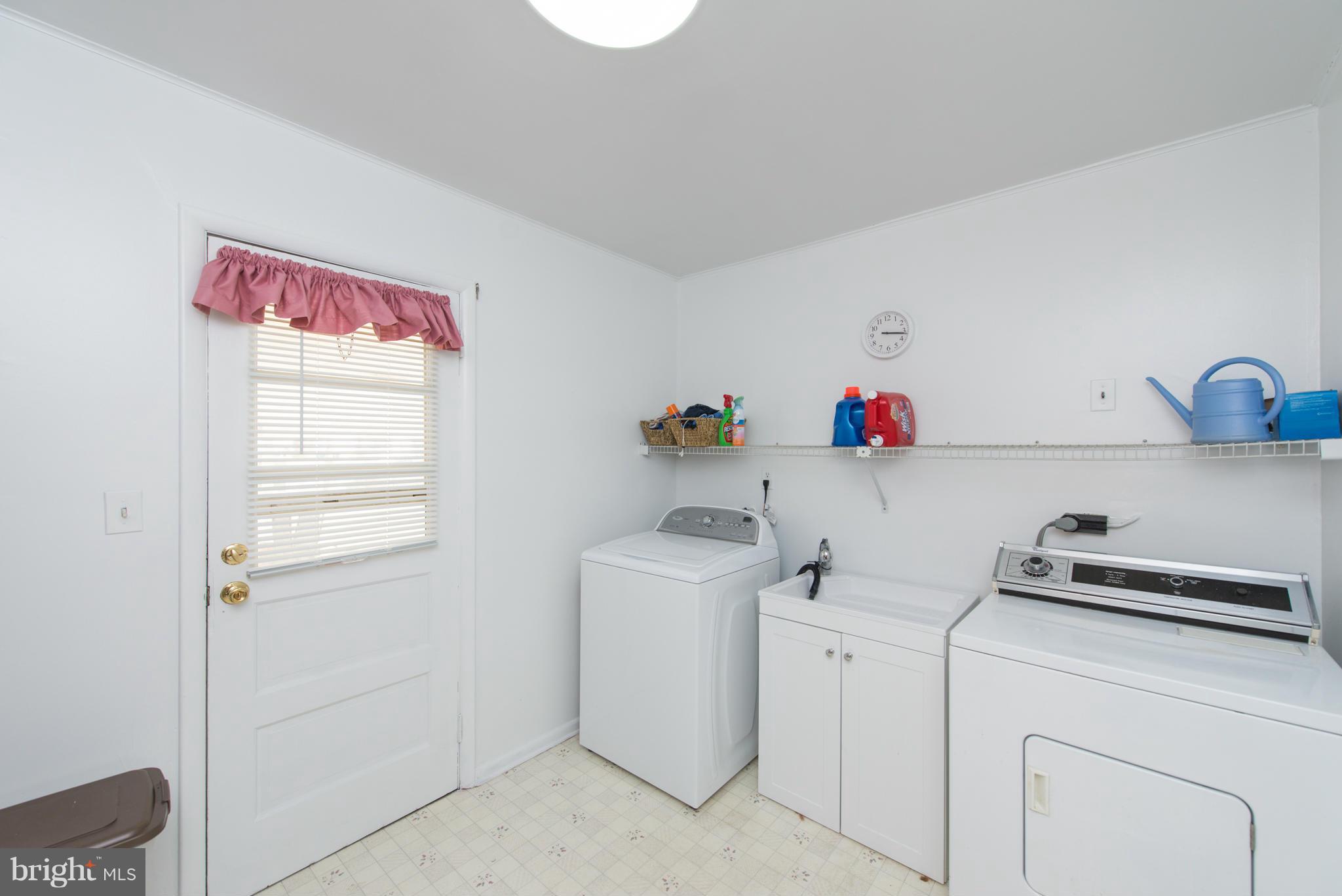 749 Stinchcomb Road Severna Park, MD 21146 - Photo 23 of 30 Laundry/Mud Room