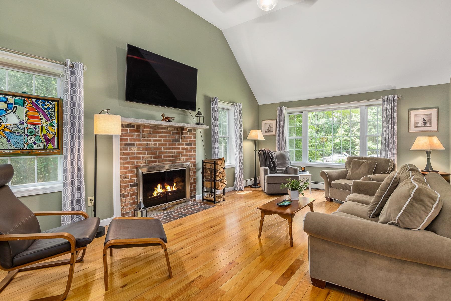 2 Chapman Way Exeter, NH 03833 - Photo 5 of 39 Gallery Image 5