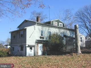 697 Mountain View Road Shillington, PA 19607 - Photo 2 of 5