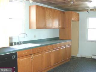 697 Mountain View Road Shillington, PA 19607 - Photo 3 of 5