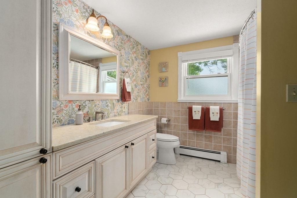 18 Liberty Road Marshfield, MA 02050 - Photo 14 of 33