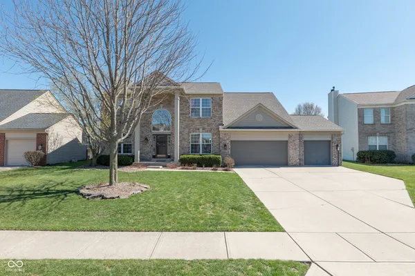 $575,000 | 16755 Lakeville Crossing, Westfield, IN 46074