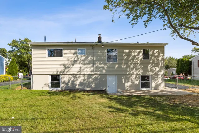 a front view of house with yard