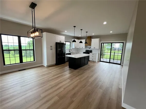 $499,000 | 25584 Magnolia Circle, Maryville, MO 64468