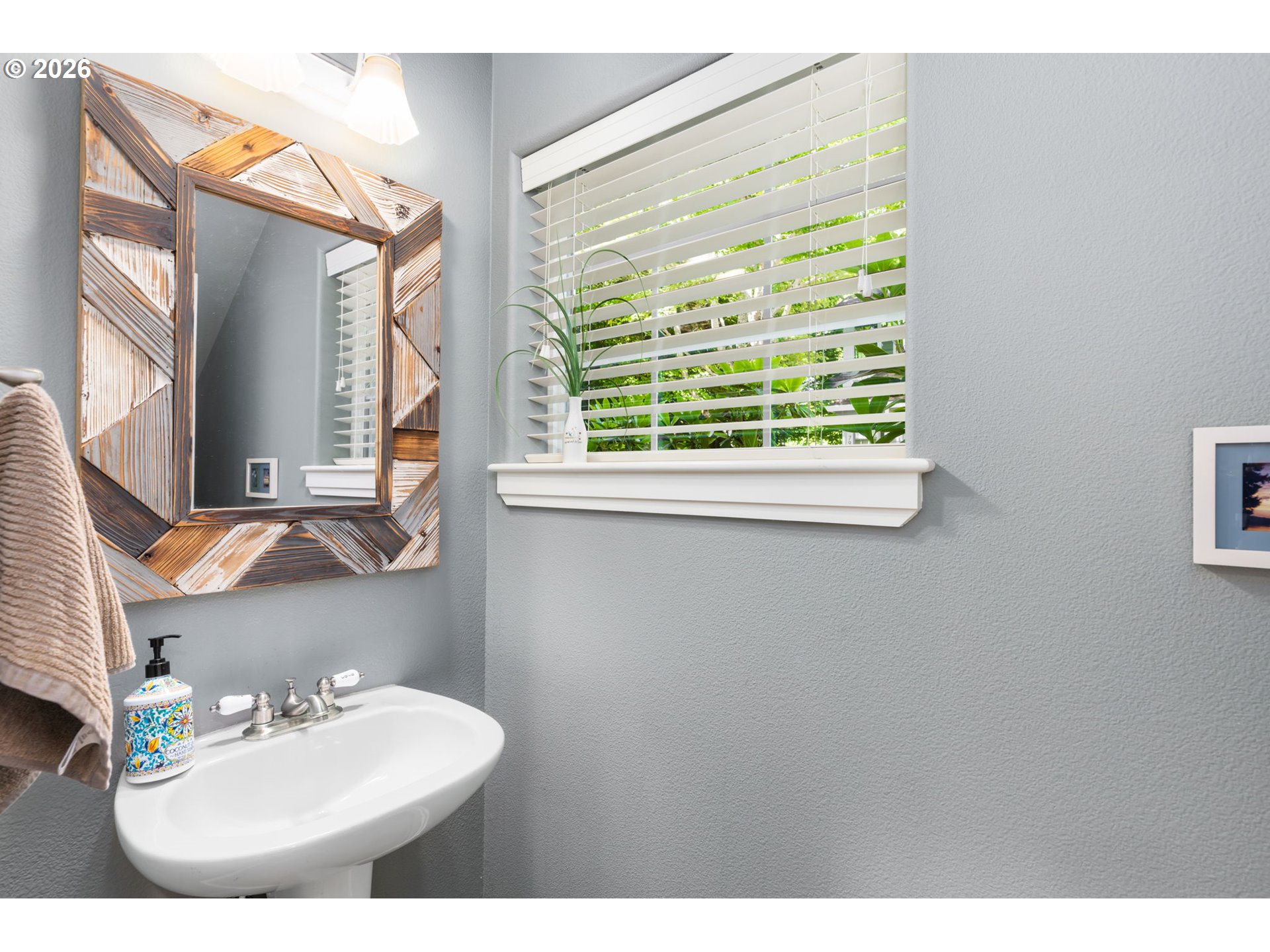 12398 Southwest Meader Way Beaverton, OR 97008 - Photo 16 of 30 Bathroom