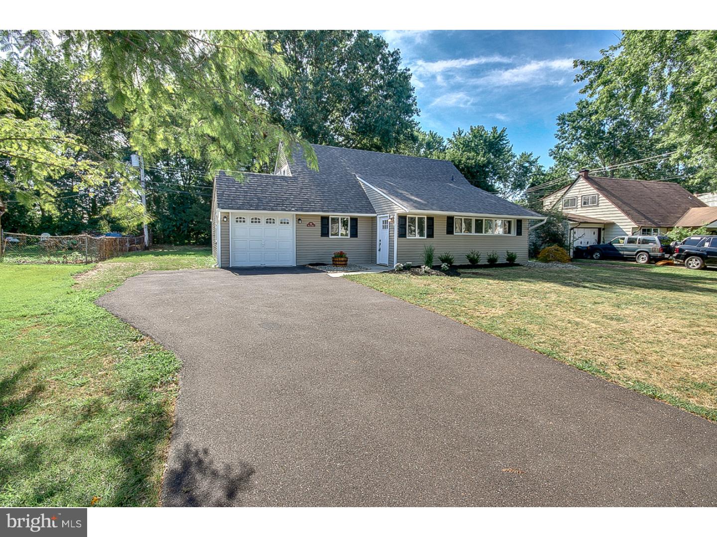 82 Hollow Road Levittown, PA 19056 - Photo 2 of 23 Gallery Image 2