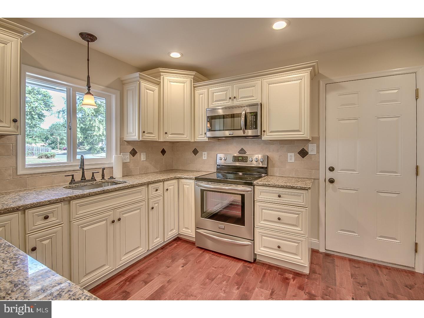 82 Hollow Road Levittown, PA 19056 - Photo 4 of 23 Gallery Image 4
