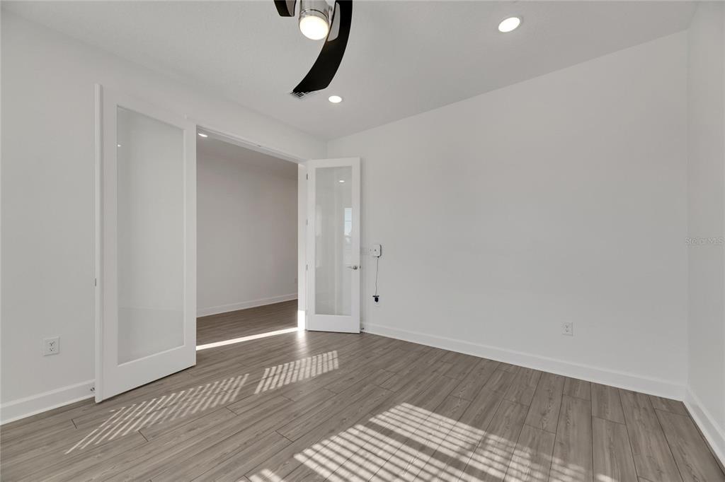 923 Signet Drive Apollo Beach, FL 33572 - Photo 10 of 84 a view of an empty room