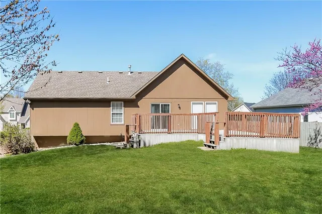 $2,200 | 205 North Walker Drive, Raymore, MO 64083