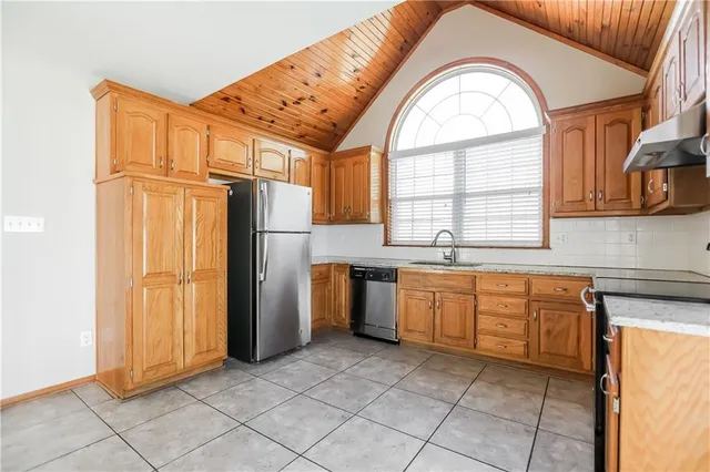 $2,200 | 205 North Walker Drive, Raymore, MO 64083