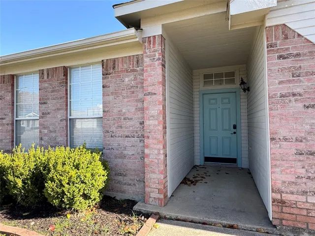 $2,100 | 4432 Park Creek Court, Fort Worth, TX 76137