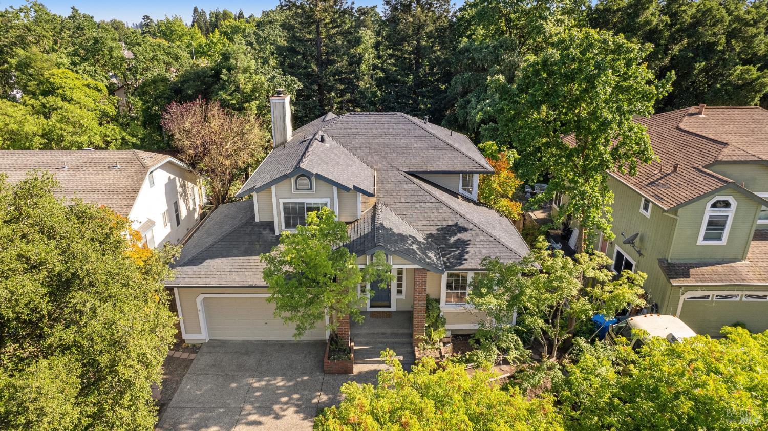1874 Amy Avenue Santa Rosa, CA 95401 - Photo 2 of 53 Spacious and private.