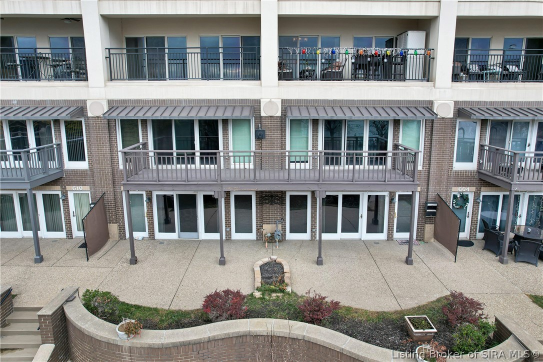 606 West Riverside Drive Jeffersonville, IN 47130 - Photo 2 of 42
