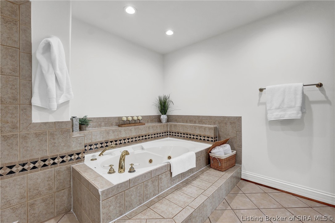 606 West Riverside Drive Jeffersonville, IN 47130 - Photo 23 of 42
