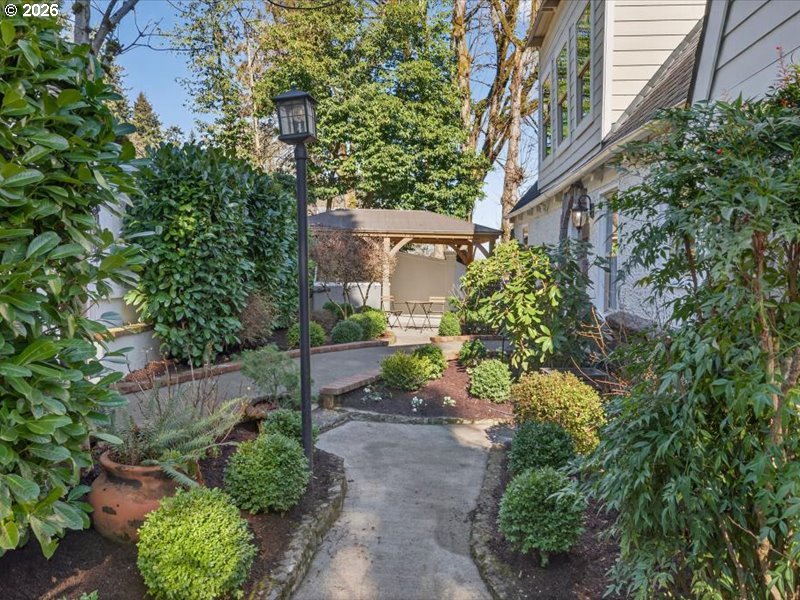10150 South Riverside Drive Portland, OR 97219 - Photo 39 of 48 Gallery Image 39