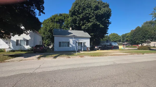 $200,000 | 207 North Rath Avenue, Ludington, MI 49431