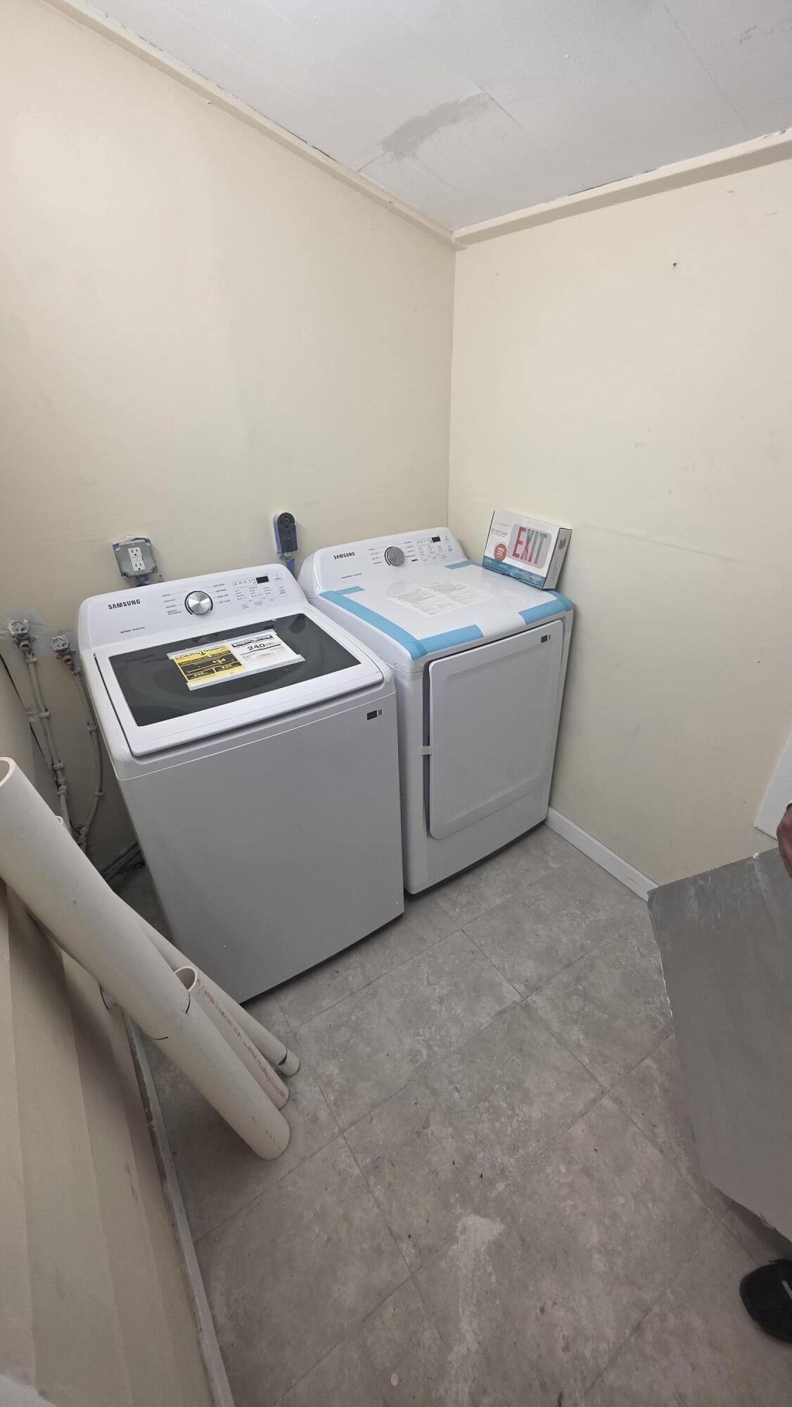 207 North Rath Avenue Ludington, MI 49431 - Photo 13 of 17 20250915_115734