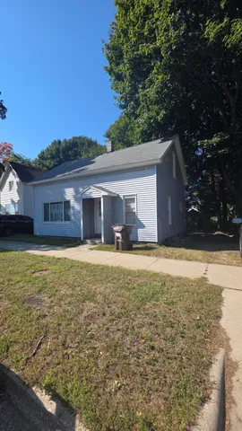 $200,000 | 207 North Rath Avenue, Ludington, MI 49431