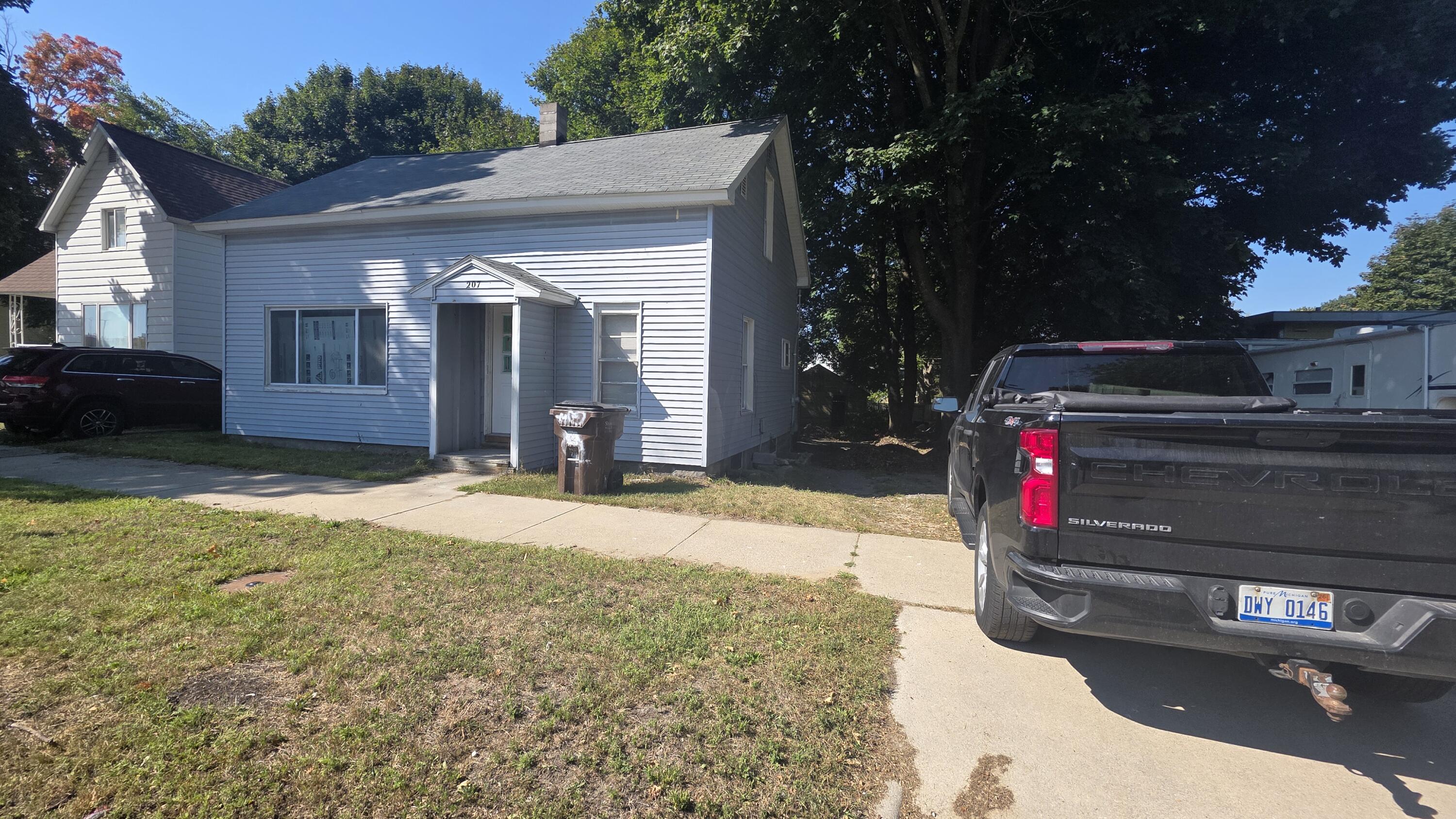 207 North Rath Avenue Ludington, MI 49431 - Photo 4 of 17 20250915_120909