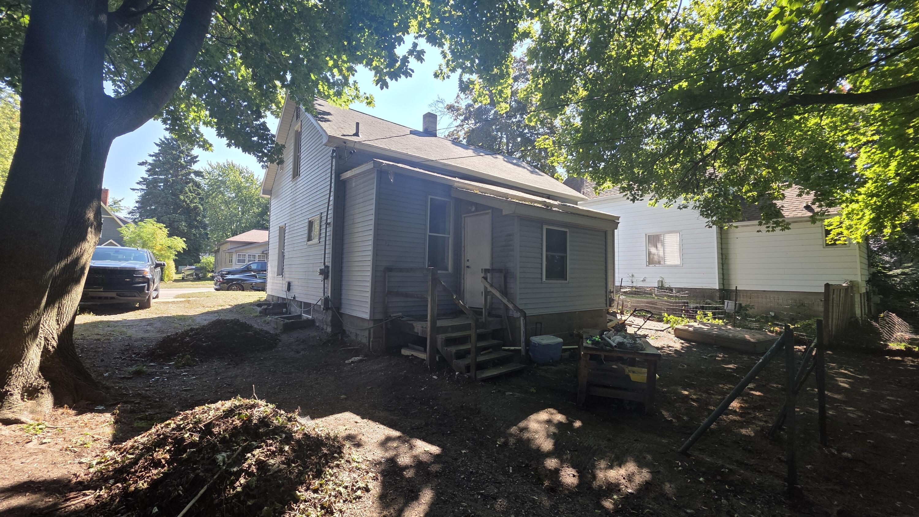 207 North Rath Avenue Ludington, MI 49431 - Photo 5 of 17 20250915_121028