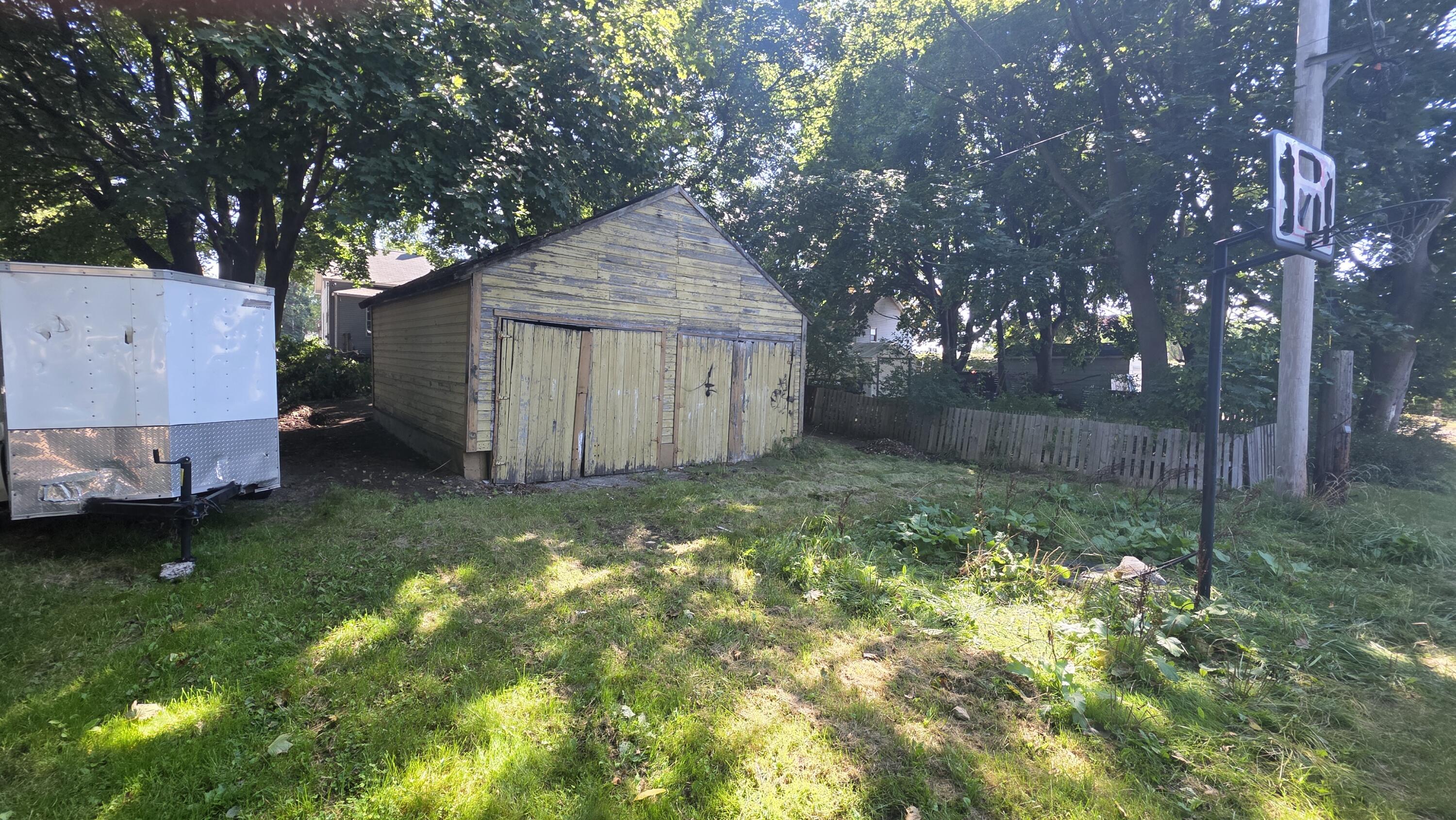 207 North Rath Avenue Ludington, MI 49431 - Photo 7 of 17 20250915_120959