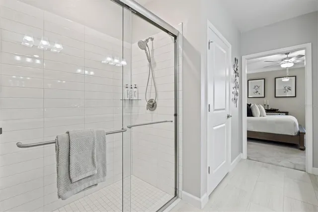 a en suite bathroom with a shower