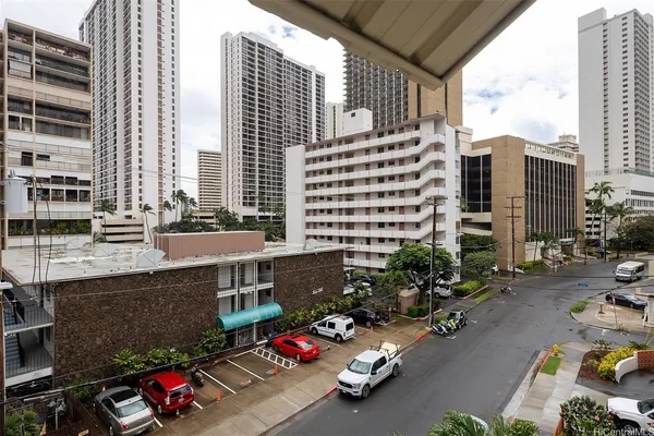 $2,000 | 240 Liliʻuokalani Avenue, Unit 402, Honolulu, HI 96815