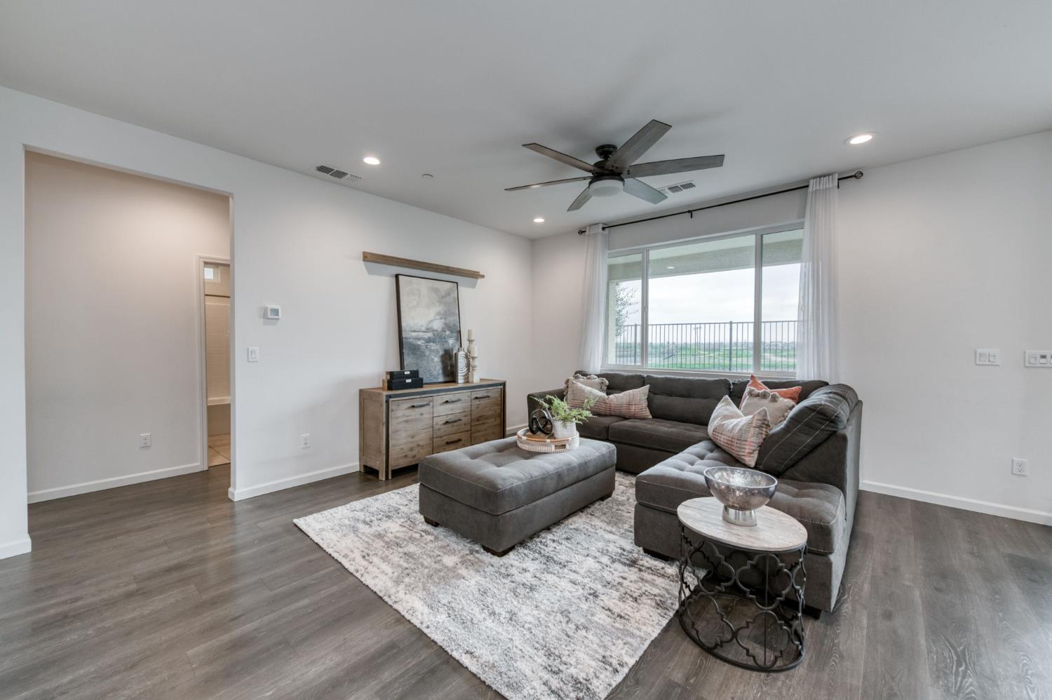 4236 Hillside Road Madera, CA 93636 - Photo 4 of 43