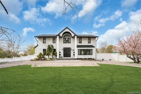 $1,999,000 | 25 Quintree Lane, Melville, NY 11747