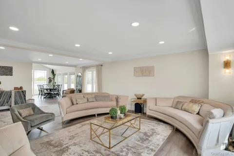 $1,999,000 | 25 Quintree Lane, Melville, NY 11747