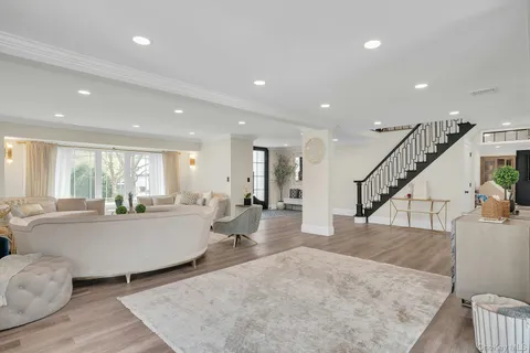 $1,999,000 | 25 Quintree Lane, Melville, NY 11747