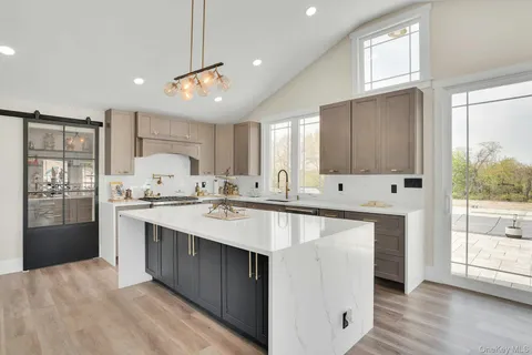$1,999,000 | 25 Quintree Lane, Melville, NY 11747