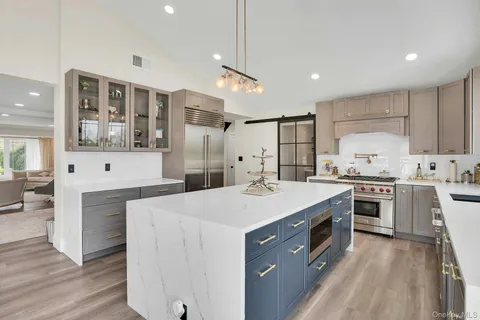 $1,999,000 | 25 Quintree Lane, Melville, NY 11747