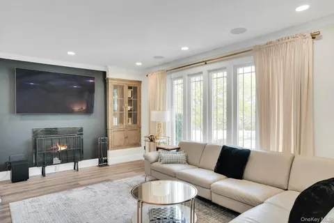 $1,999,000 | 25 Quintree Lane, Melville, NY 11747